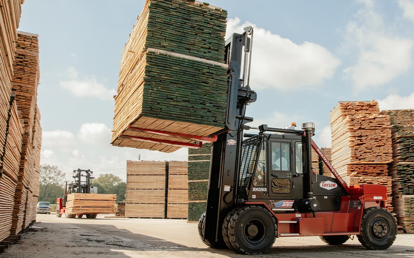 Reliable Equipment Transport for Construction and Industrial Needs